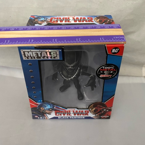 NIB Marvel black panther die cast figurine - Picture 7 of 7